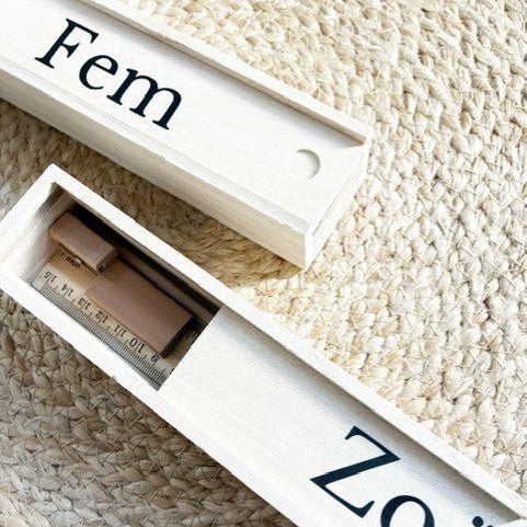 Houten pennenbak| Naam