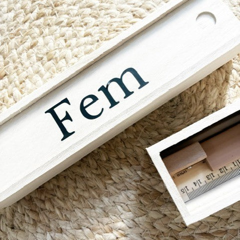 Houten pennenbak| Naam